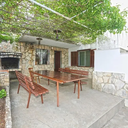Ivan Apartman *