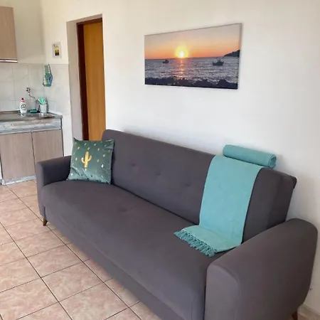 Ivan Apartman *